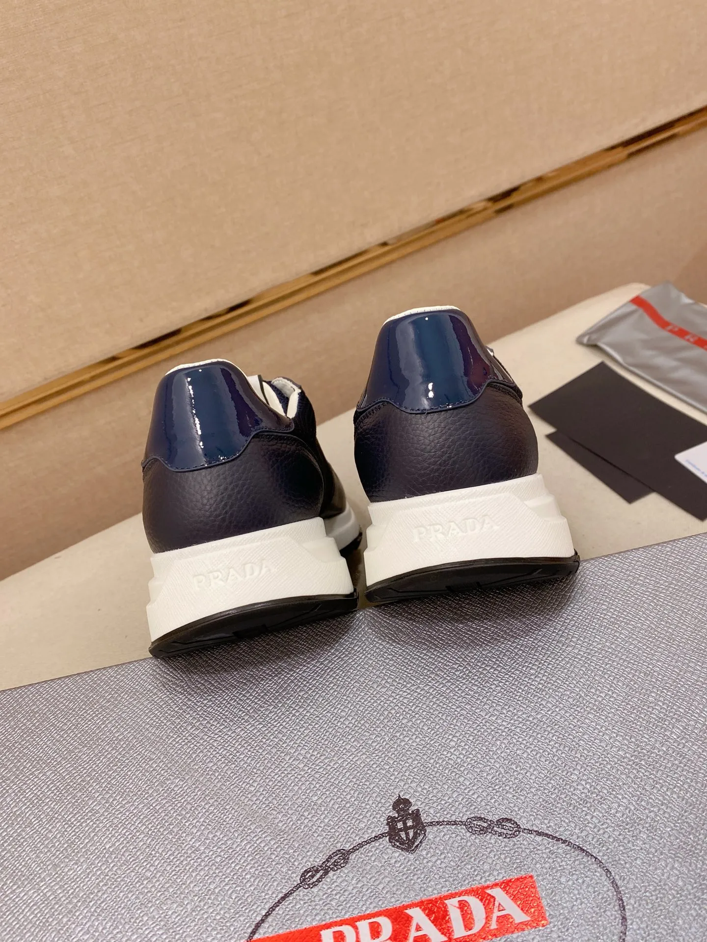 Men's shoes 💰 580💰 ✔️✔️✔️High version High-quality new PRADA (Prada) counters are launched simultaneously, new men's shoes, 😘fabrics are selected from first-layer cowhide fabrics. Lining: Imported cowhide leather lining. 👍🏿High-end☄️Open-molded non-slip rubber outsole, exquisite lines, simple and elegant, comfortable and high-end for leisure travel. Code number: 38 to 45